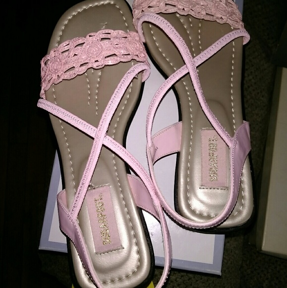 Sandles - Picture 2 of 3